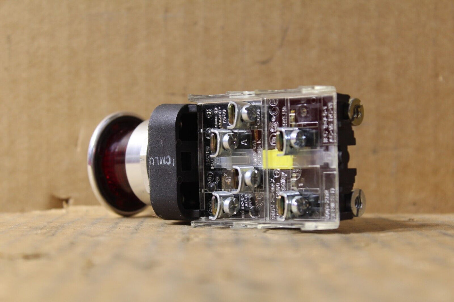 Allen-Bradley 800T-FXR10 D4 Red Mushroom Push Button