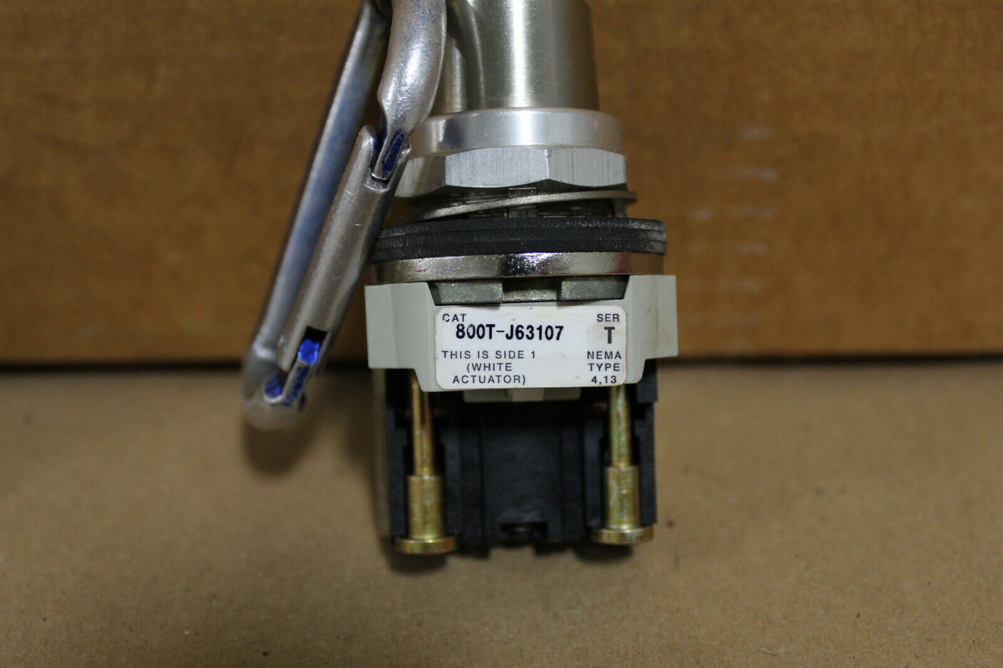 Allen-Bradley 800T-J63107 Ser. T Keyed Selector Switch