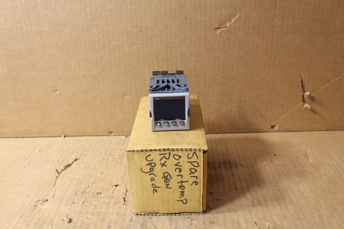 Eurotherm 3216I/FM/VH/RRXX/R/4XL/S/ENG/ENG F0956  Temperature Controller