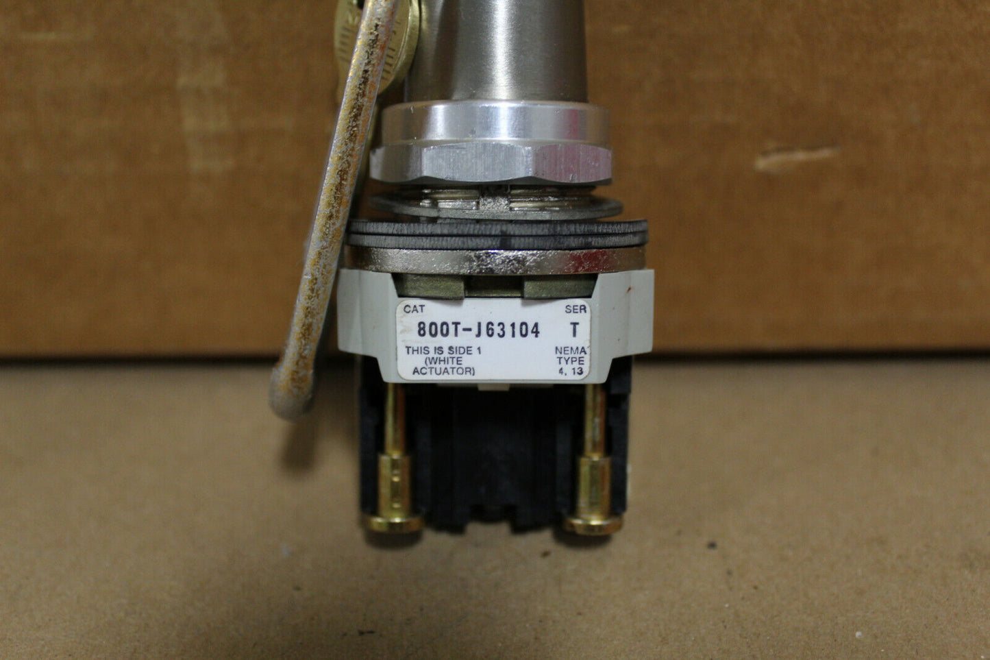 Allen-Bradley 800T-J63104 Ser. T Keyed Selector Switch