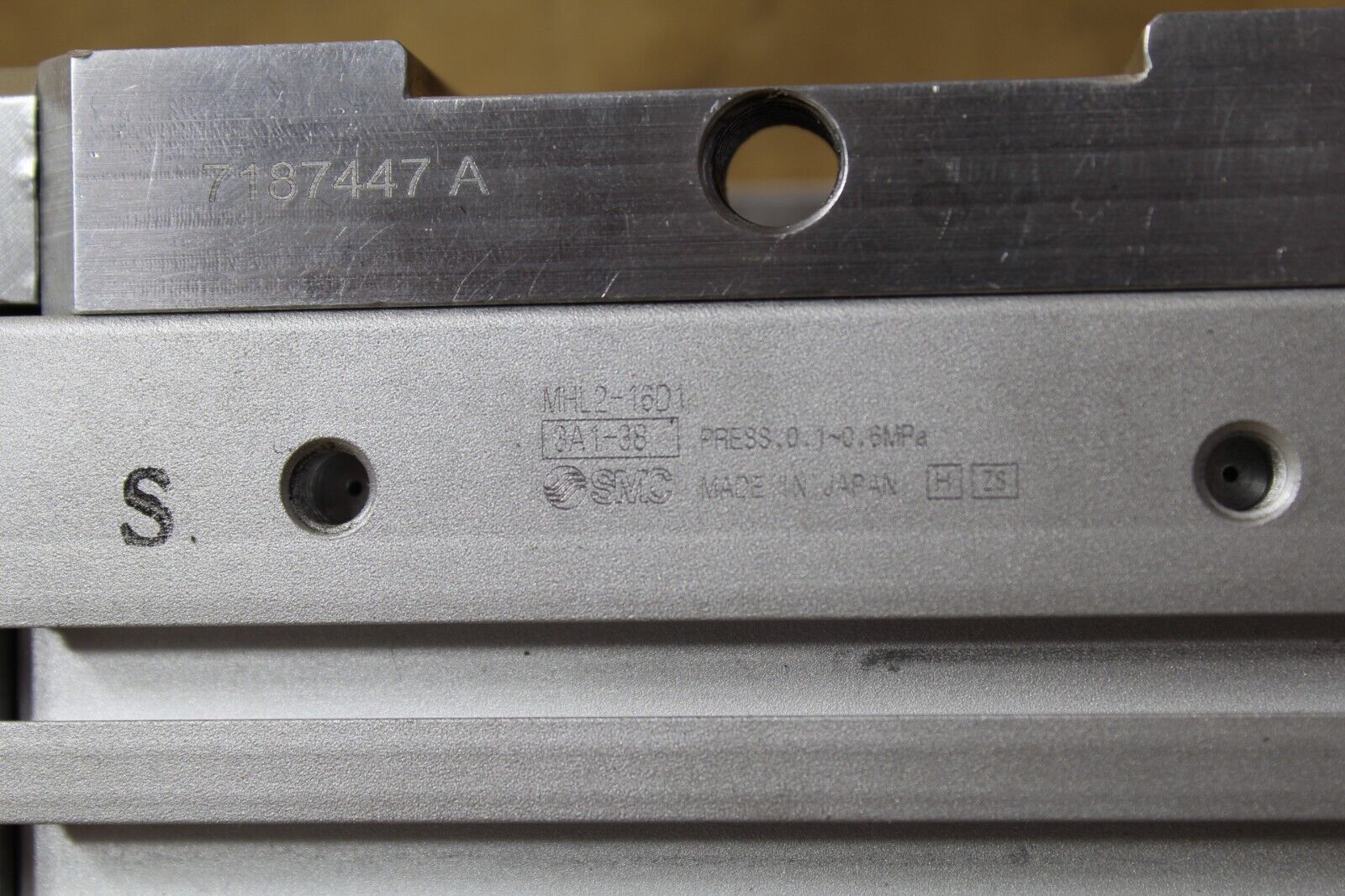 SMC MHL2-16D1 Double Acting Pneumatic Air Gripper