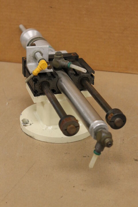 DUKANE 41C28 PROBE WITH PARKER XLT08-06B4-F-B THRUSTER SLIDE ON MOUNTING BRACKET