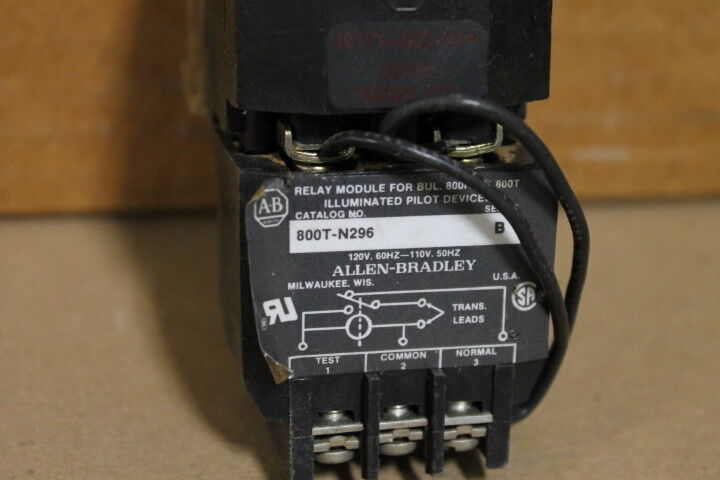 Allen-Bradley 800T-PBT16 Illuminated Push Button Green with 800T-N296