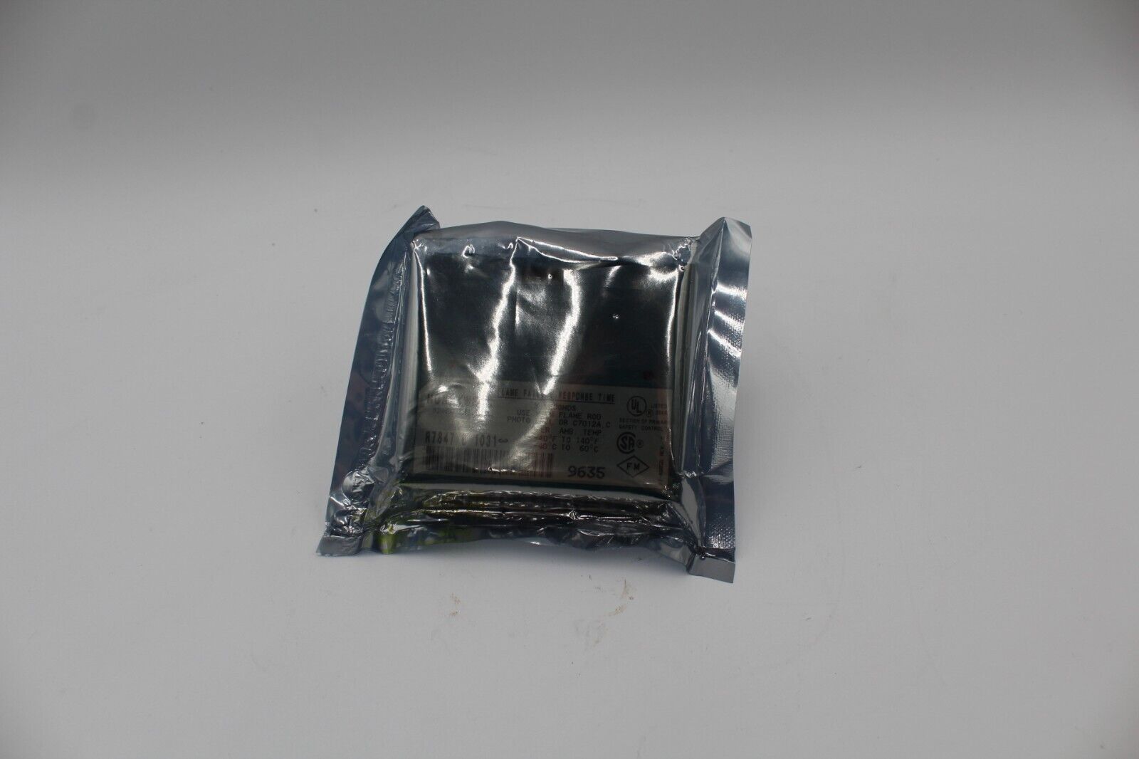 Honeywell R 7847 B 1031 3 Flame Amplifier