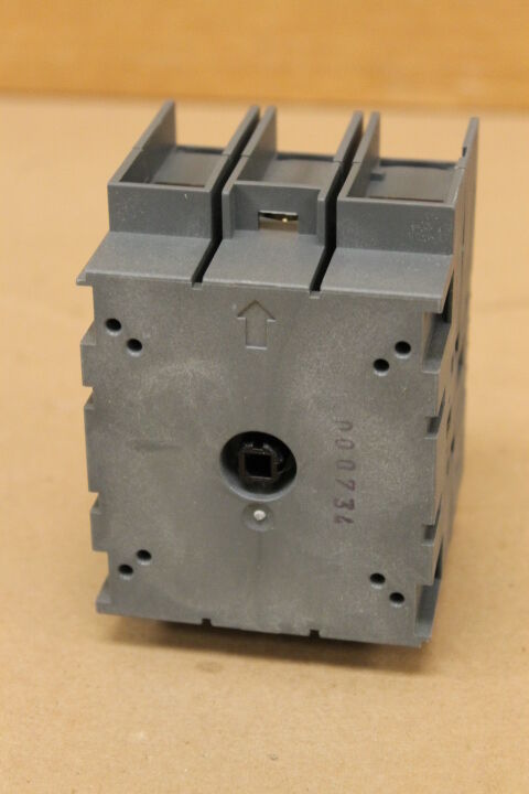 BUSSMAN CDNF100D NON-FUSED COMPACT SWITCH