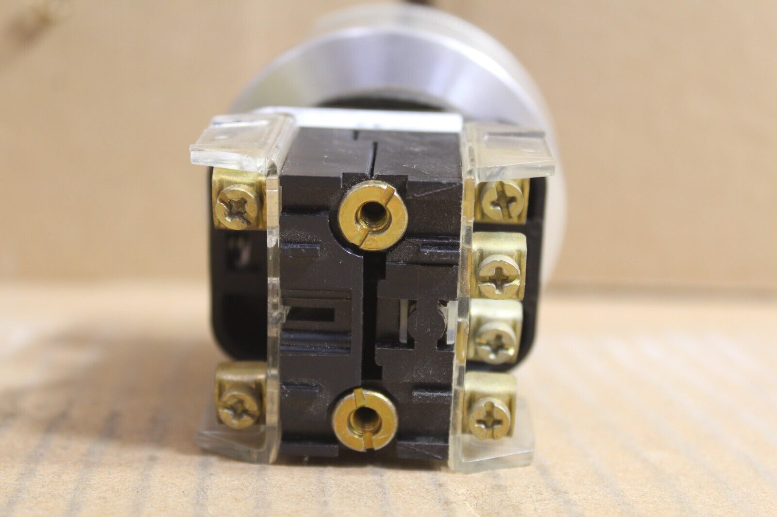 Allen Bradley 800T-FXTQH10RA Red Push Button W/ Protection Bezel