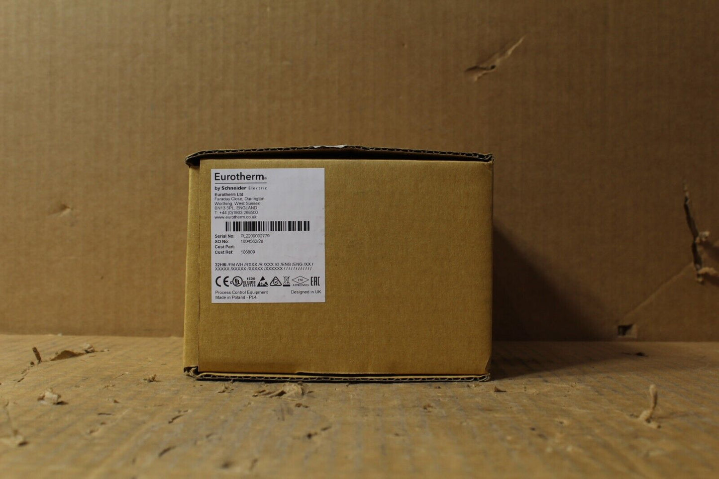 Eurotherm 32H8I/FM/VH/RXXX/R/XXX/G/ENG/ENG   Temperature Controller