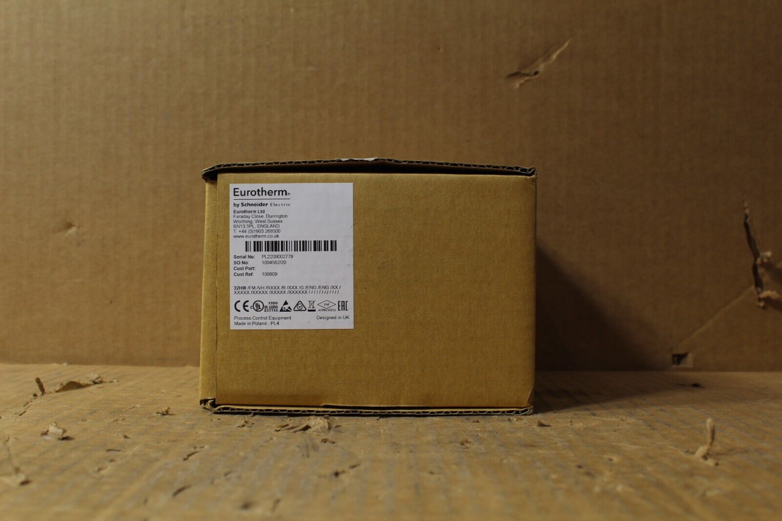 Eurotherm 32H8I/FM/VH/RXXX/R/XXX/G/ENG/ENG   Temperature Controller