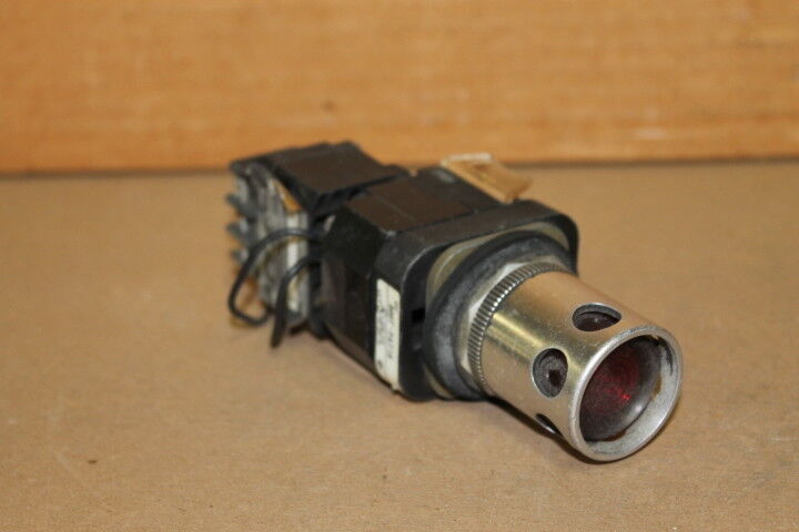ALLEN-BRADLEY 800T-PAT16 RED PUSH BUTTON WITH BEZEL