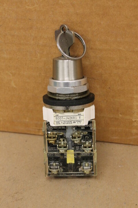 ALLEN-BRADLEY 800T-J42KR1 SER. T CYLINDER LOCK WITH KEY