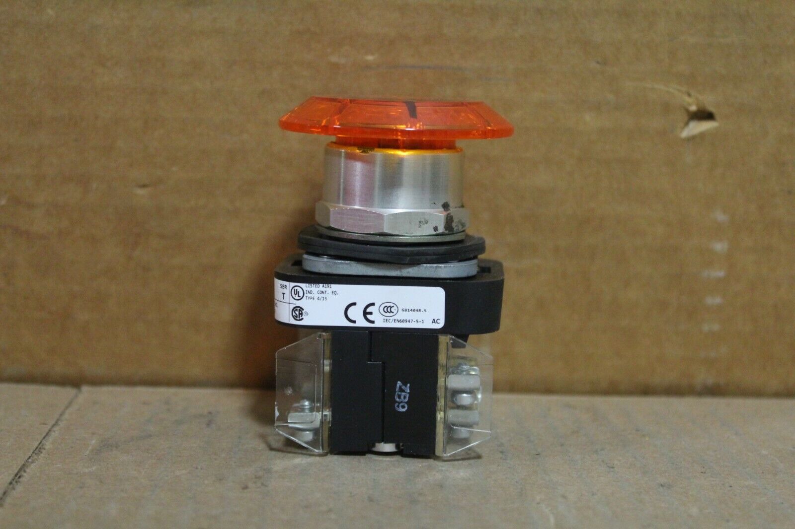 Allen Bradley 800T-FXQ24AA Amber Mushroom Pushbutton