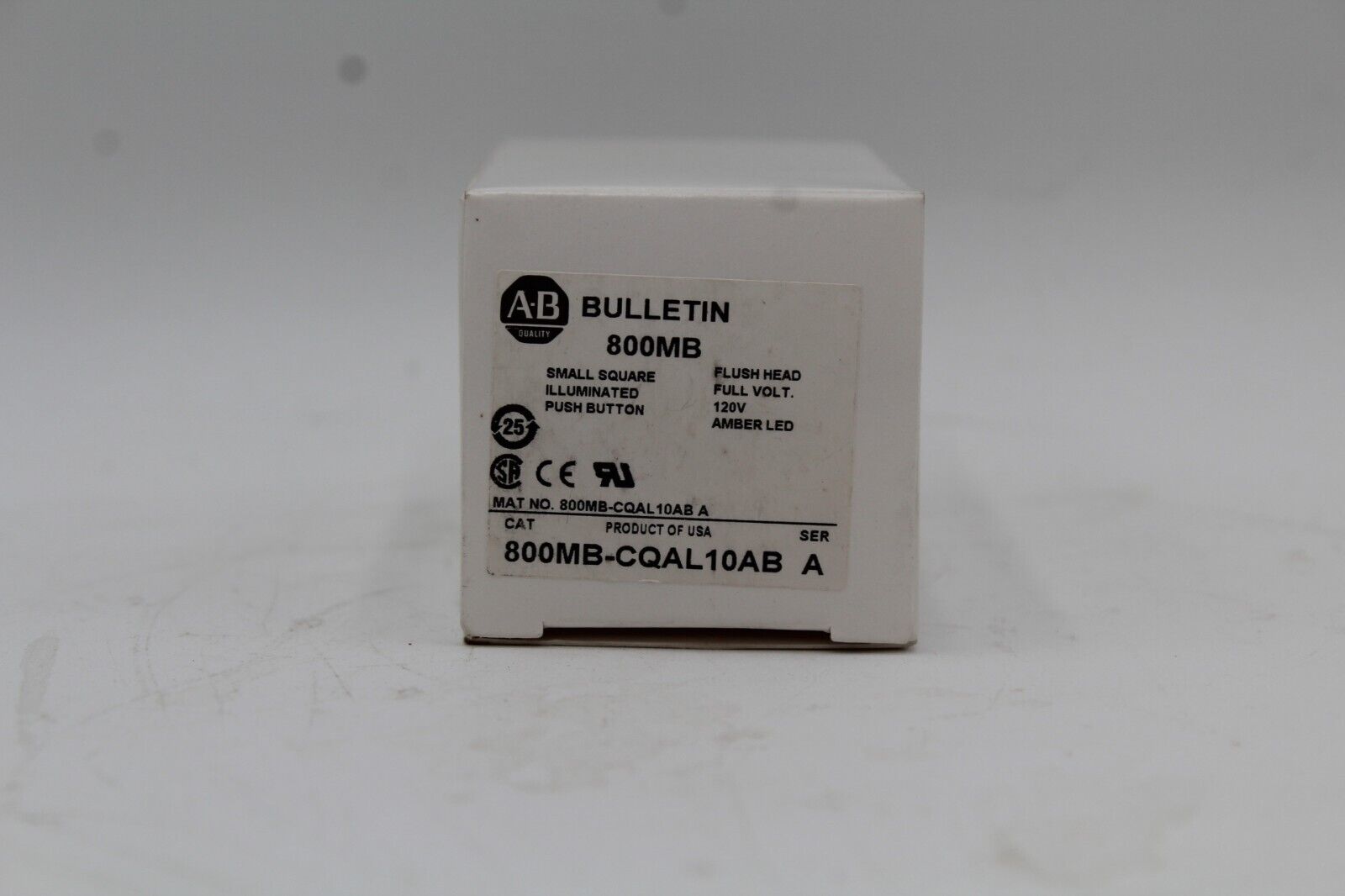Allen-Bradley 800MB-CQAL10AB Small Square Illuminated Push Button