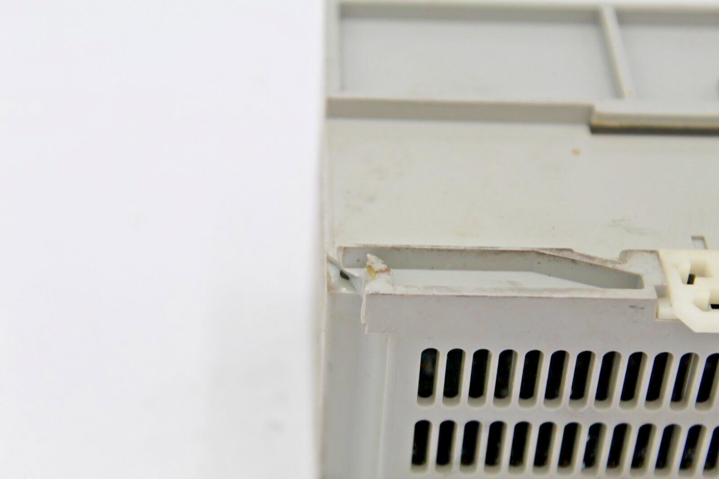 Allen-Bradley 1761-L32AWA MicroLogix 1000 Controller (Broken Corners)