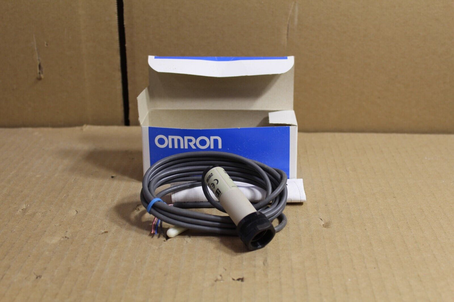 Omron E3F2-DS30C4 Proximity Switch Sensor
