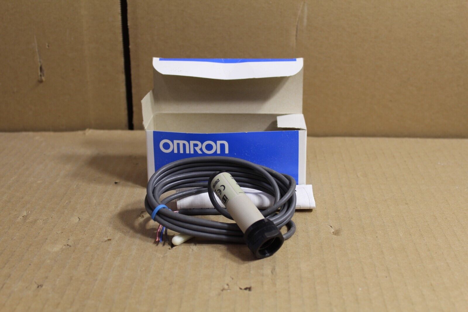 Omron E3F2-DS30C4 Proximity Switch Sensor