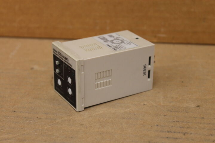 OMRON E2CA-AN4D SENSOR AMPLIFIER