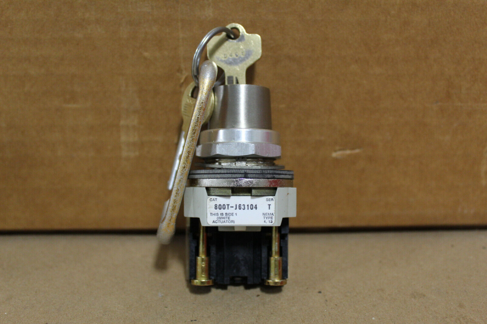 Allen-Bradley 800T-J63104 Ser. T Keyed Selector Switch