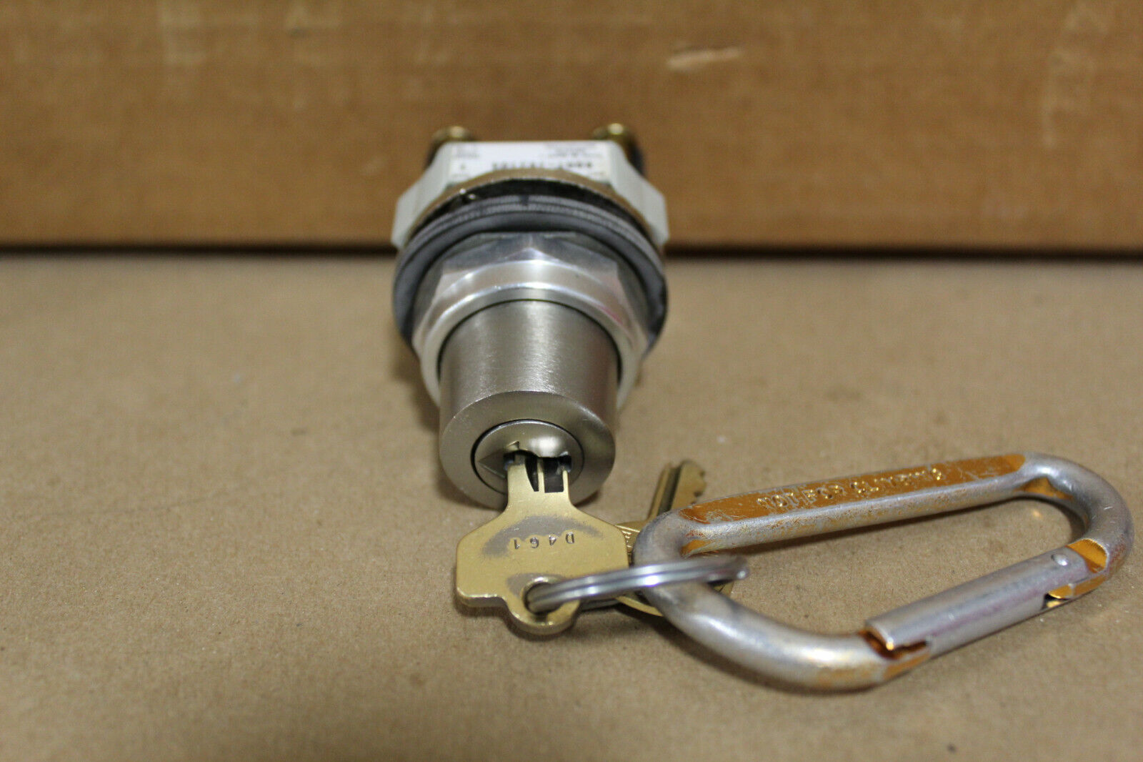 Allen-Bradley 800T-J63104 Ser. T Keyed Selector Switch