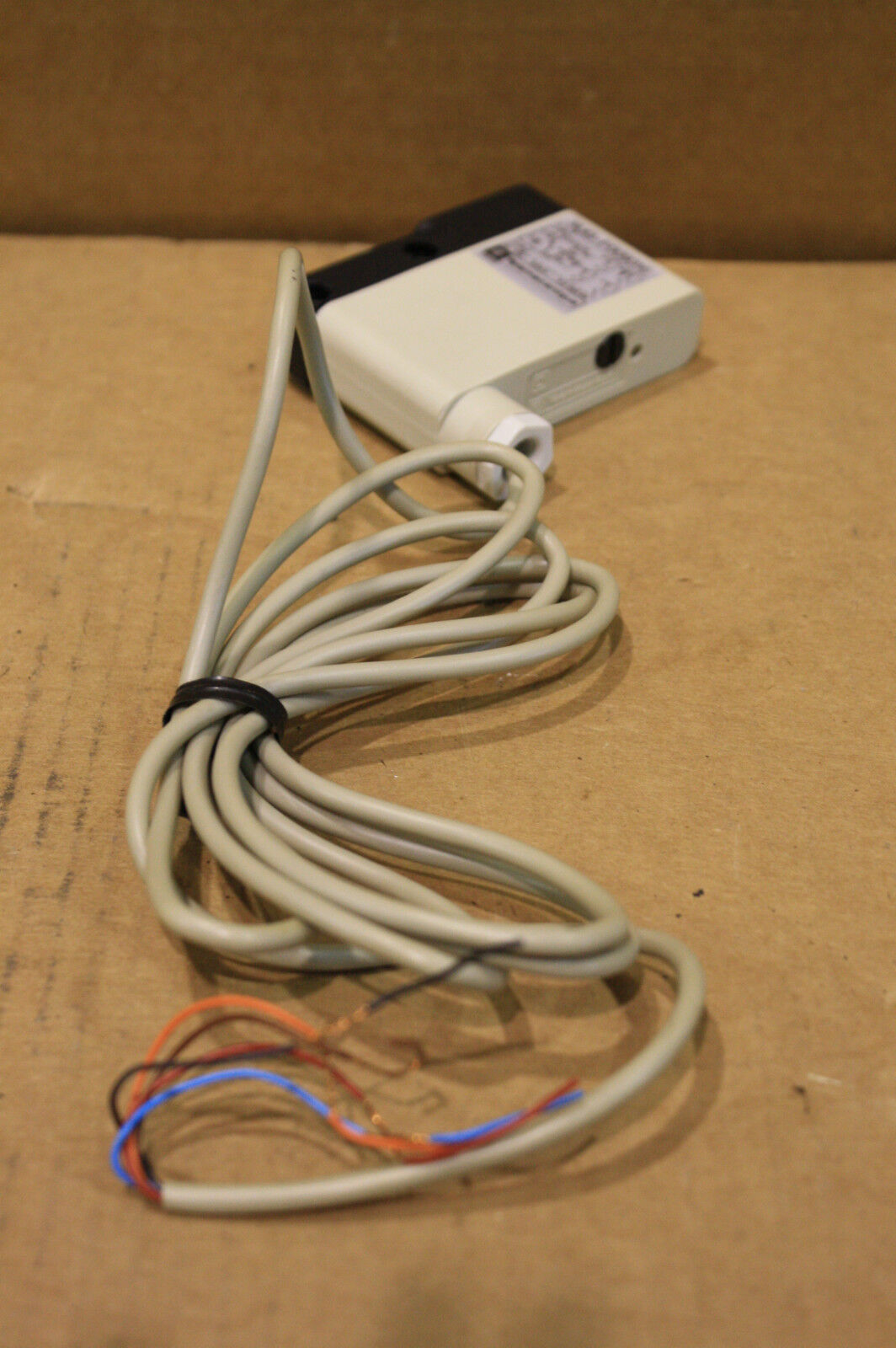 TELEMECANIQUE XUGH1401222 PHOTO ELECTRIC SENSOR AMPLIFIER