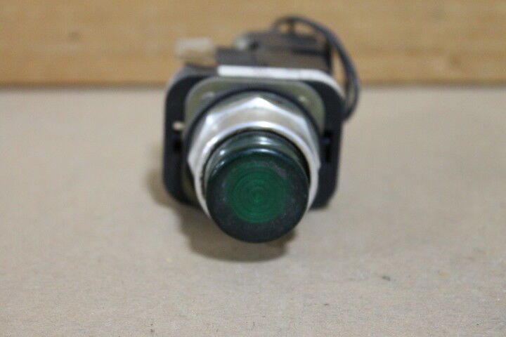 Allen-Bradley 800T-PBT16 Illuminated Push Button Green with 800T-N296