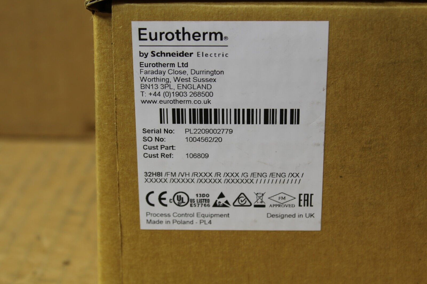 Eurotherm 32H8I/FM/VH/RXXX/R/XXX/G/ENG/ENG   Temperature Controller