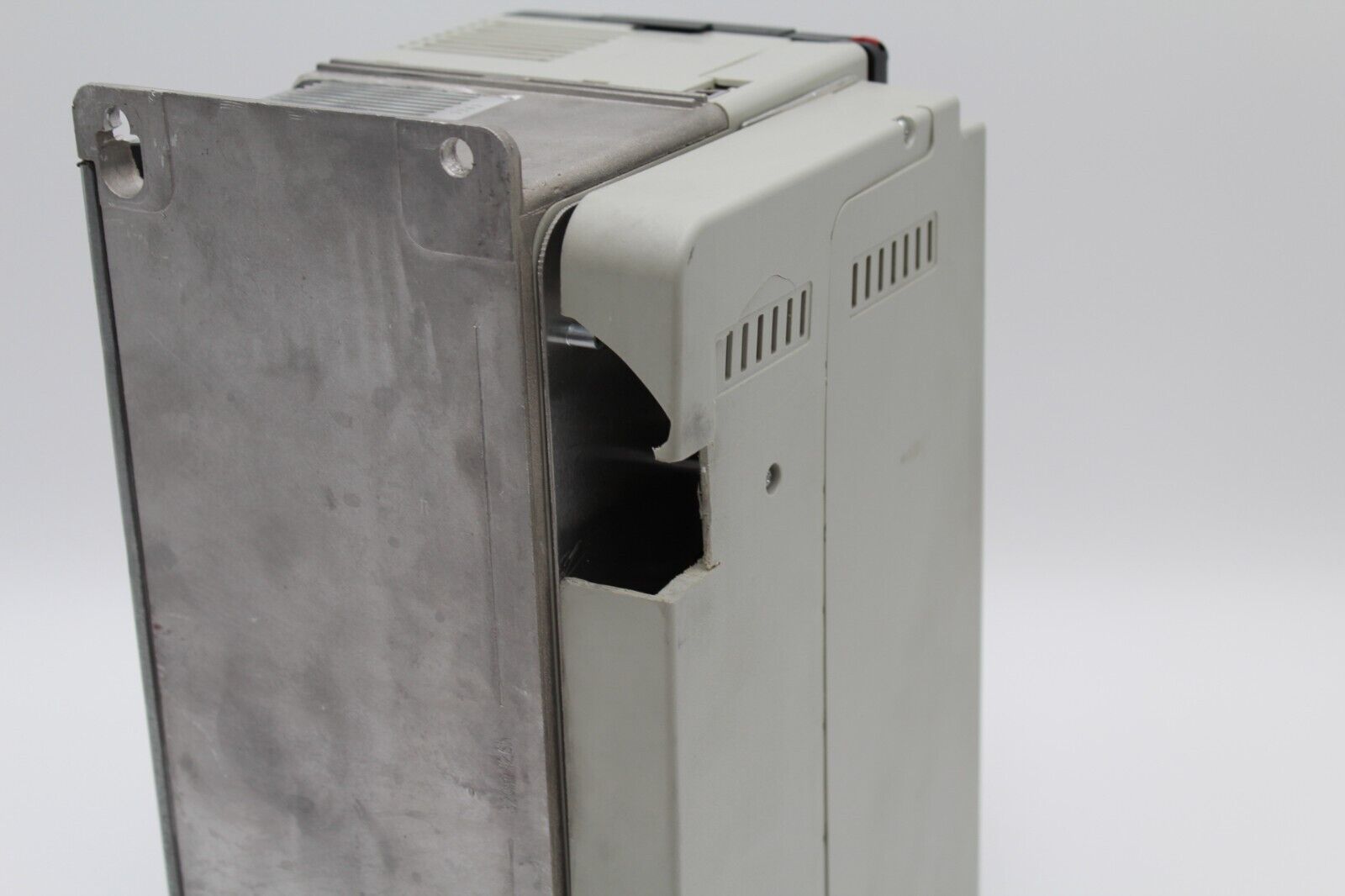 Allen-Bradley 20DD011A3EYYACABE PowerFlex 700s 3-Phase AC Drive (No Cover/Crack)