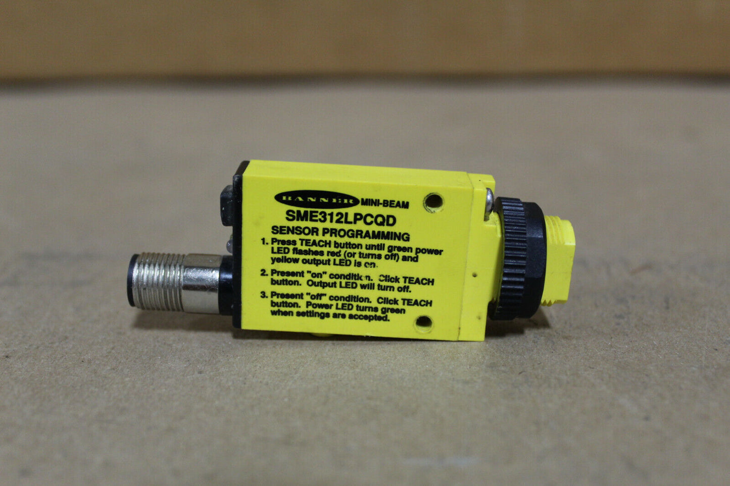 Banner SME312LPCQD Mini-Beam Photoelectric Sensor