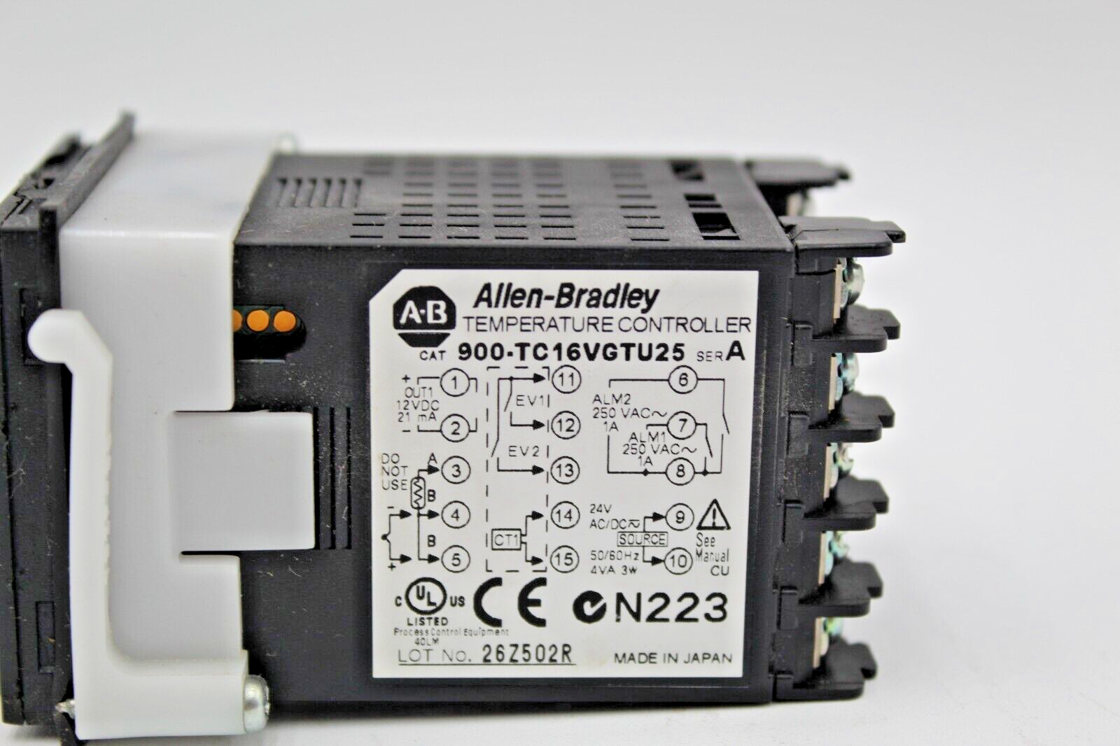 Allen-Bradley 900-TC16VGTU25 Temperature Controller