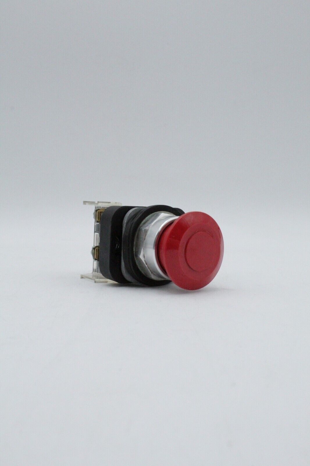 Allen-Bradley 800T-FX6D4 2-Position Twist/Release Push Button