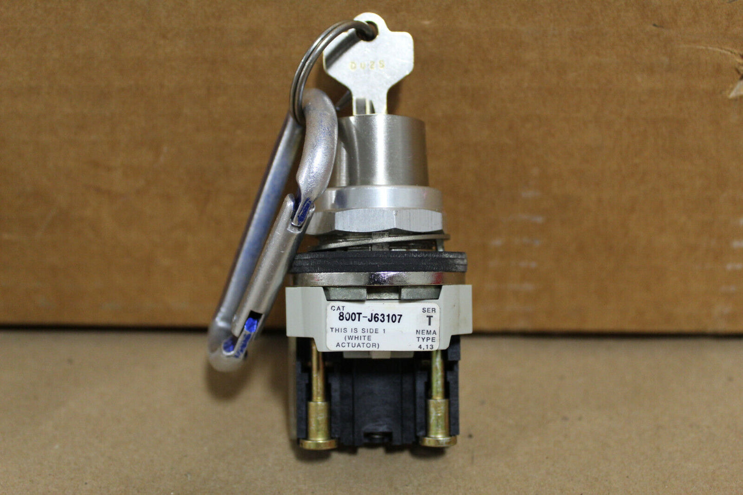 Allen-Bradley 800T-J63107 Ser. T Keyed Selector Switch