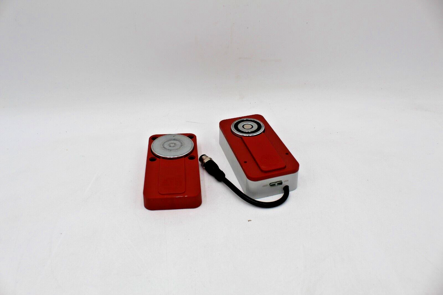 Allen-Bradley 440G-EZS21STL05J  w/440G-EMAS Electro Magnetic Door Safety Switch