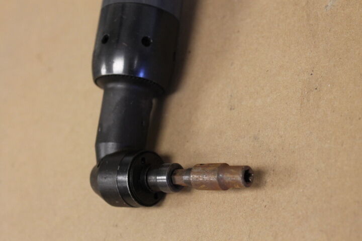 INGERSOLL RAND QE4AE020PA2Q04 SCREWDRIVER WITH KROMER 5200-01 BALANCER