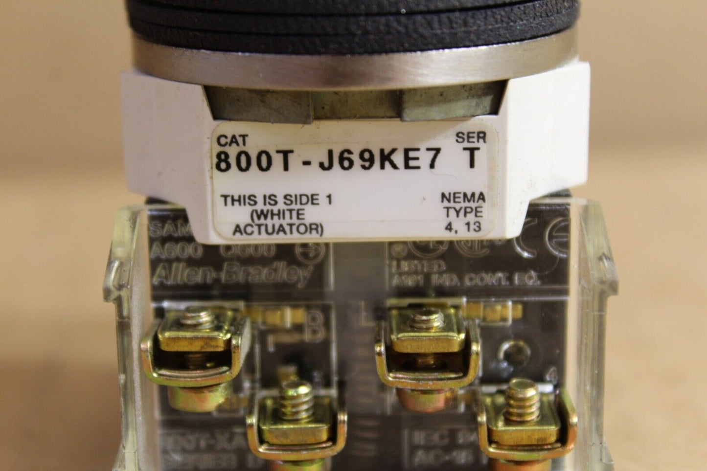Allen-Bradley 800T-J69KE7 Selector Switch