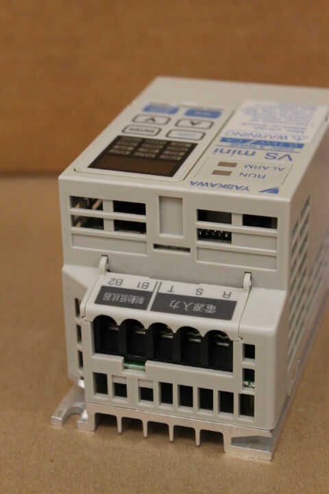YASKAWA CIMR-XCAA20P1 INVERTER DRIVE