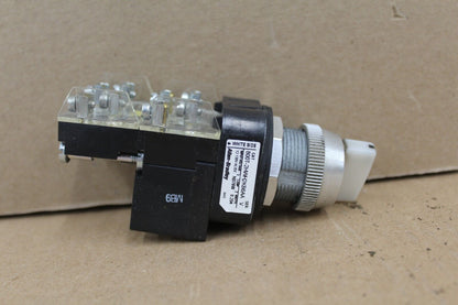 Allen Bradley 800T-2HWH2KB6AA Switch