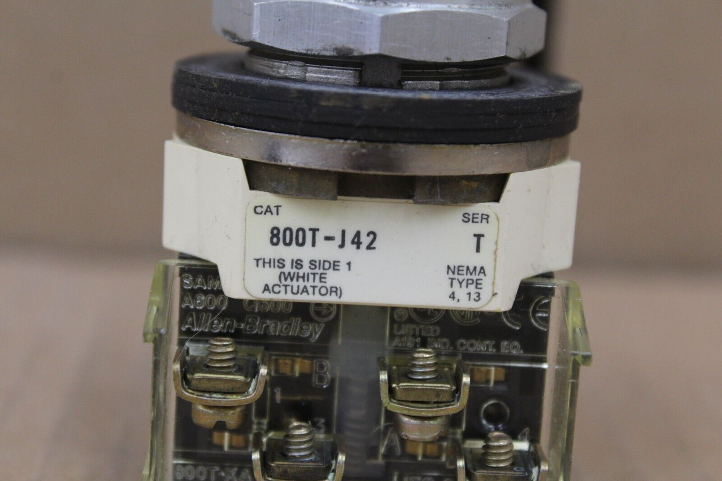 Allen Bradley 800T-J42 Key Switch