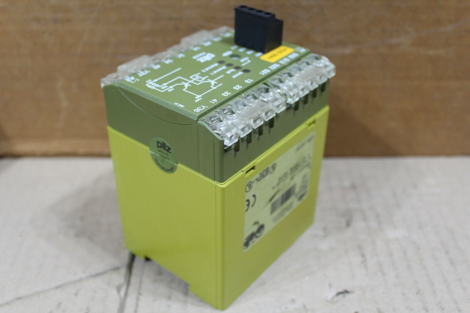 Pilz PNOZ824VDC Ident. No. 474760 Safety Relay