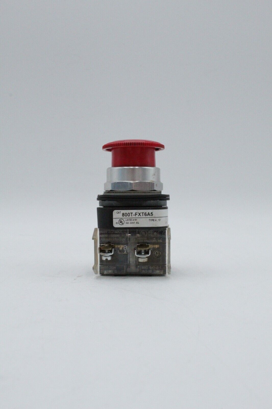 Allen-Bradley 800T-FXT6A5 2-Position Red Twist Push Button