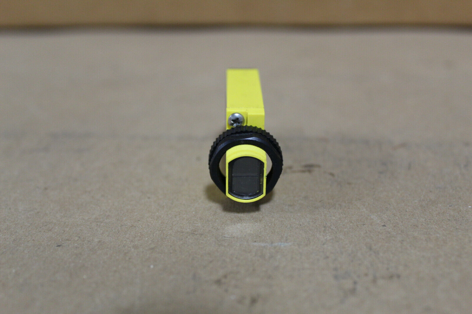 Banner SME312LPCQD Mini-Beam Photoelectric Sensor