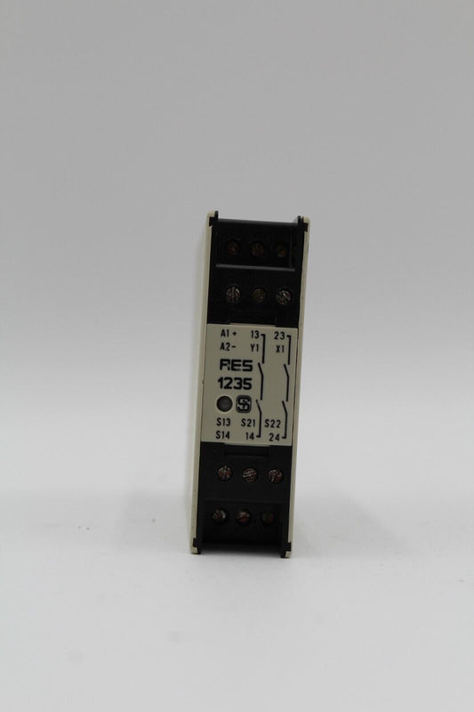 Schmersal AES 1235 Ue 24 VDC Safety Relay (Broken Din Rail Mount)