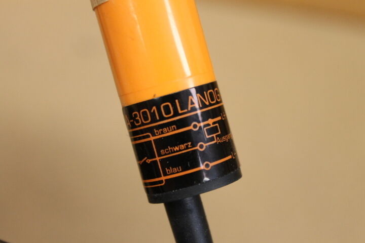 IFM IA3010 PROXIMITY SWITCH