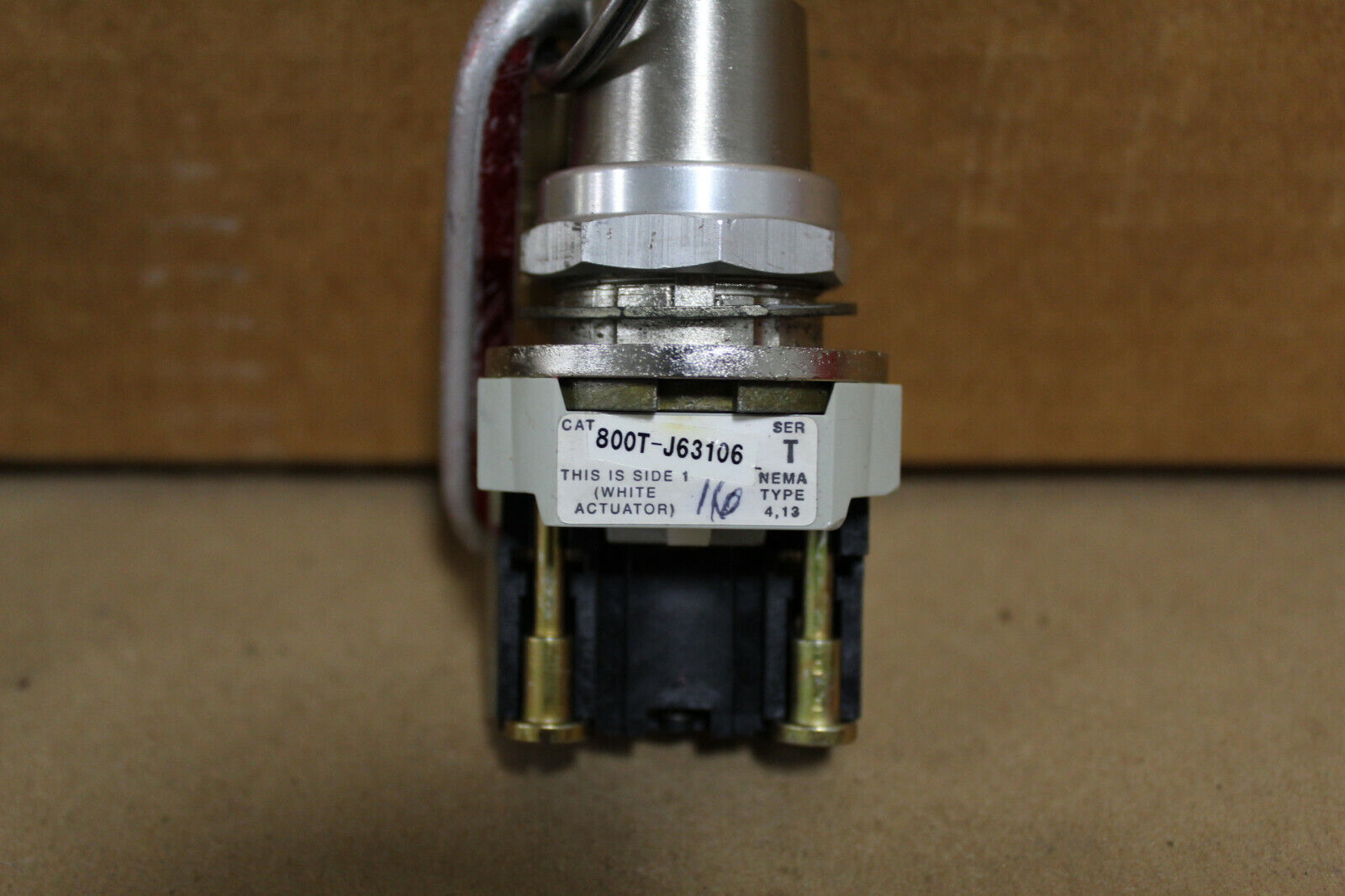Allen-Bradley 800T-J63106 Ser. T Keyed Selector Switch
