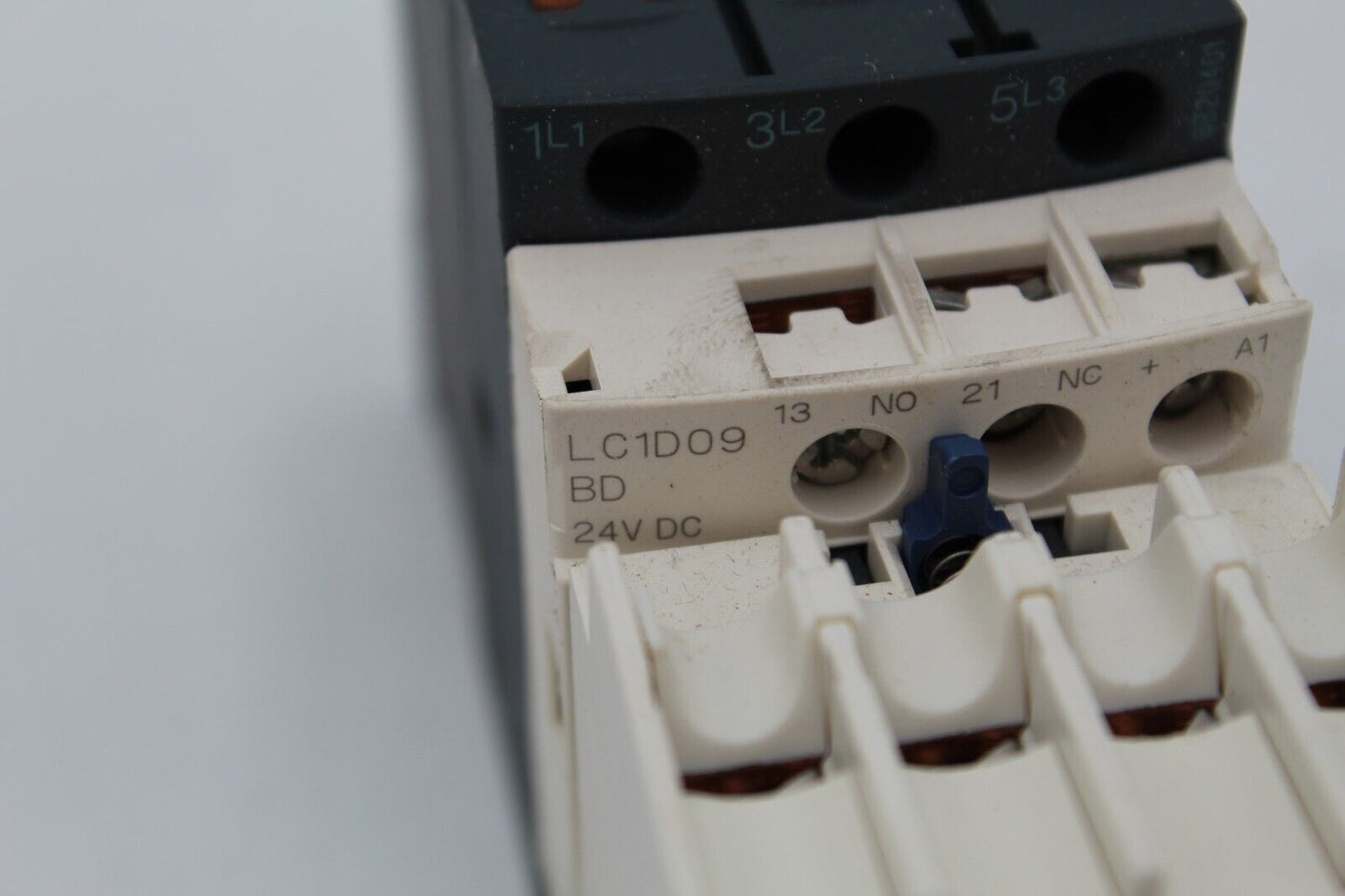 Schneider Electric LC1D09BD Contactor w/ LADN40 Contact Block