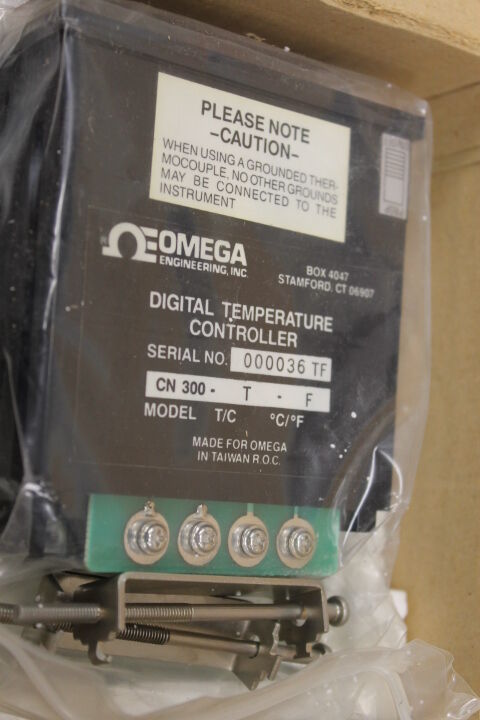 OMEGA CN300TF DIGITAL TEMPERATURE CONTROLLER