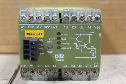 Pilz PNOZ824VDC Ident. No. 474760 Safety Relay
