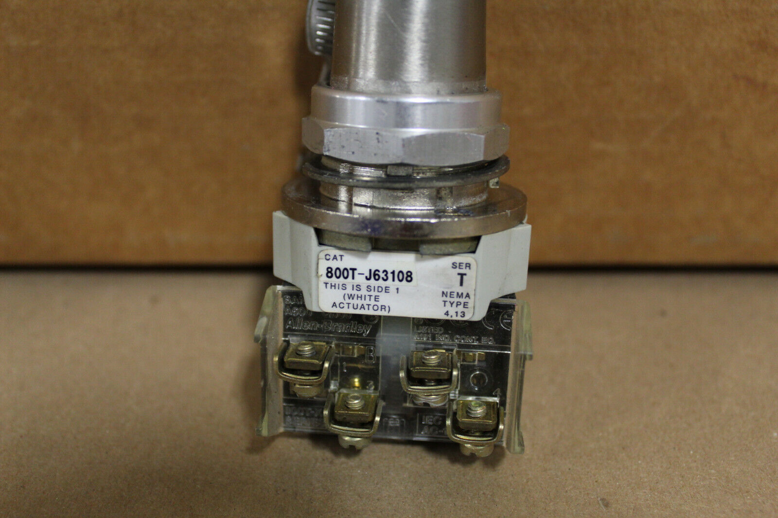 Allen-Bradley 800T-J63108 Ser. T Keyed Selector Switch