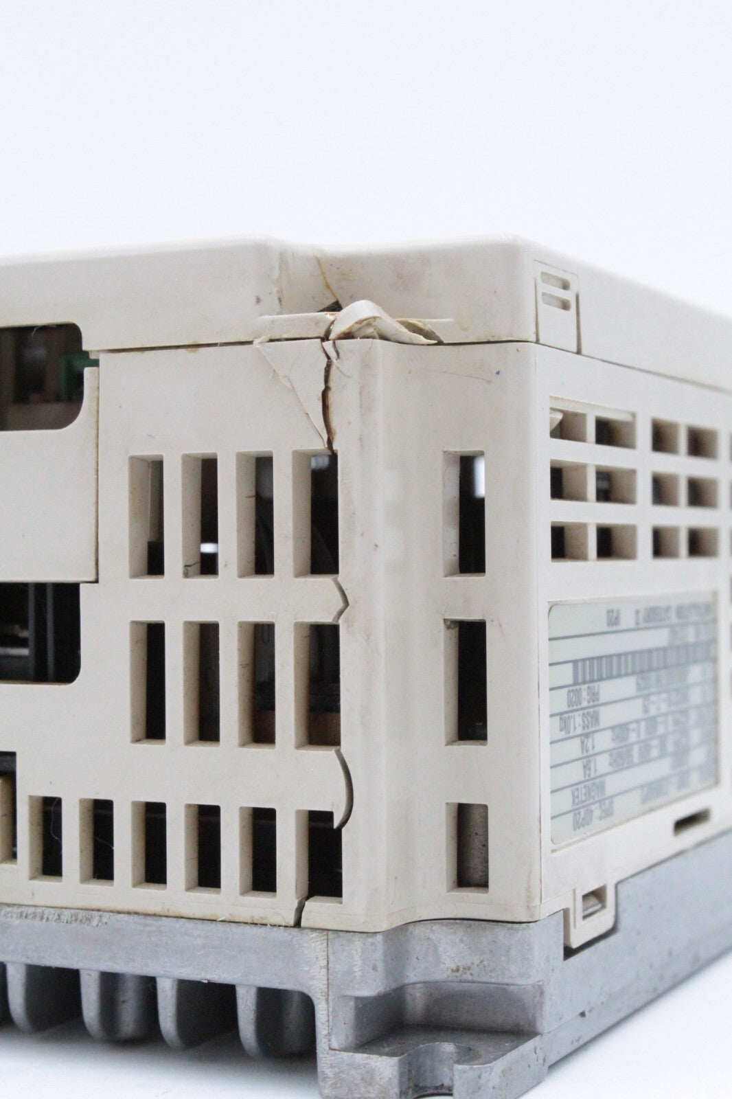 Yaskawa Electric CIMR-J7AM40P2 AC Variable Speed Drive (Small Crack 2)