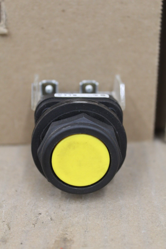 Allen Bradley 800H-AR9D1 Yellow Push Button