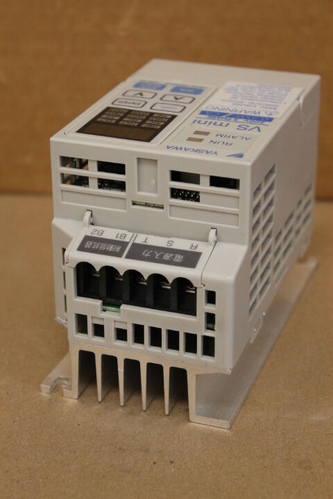 YASKAWA CIMR-XCAA20P2 INVERTER DRIVE