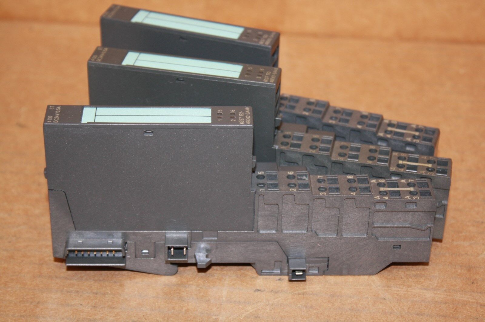 SIEMENS 6ES7 132-4BD02-0AA0 MODULE W/BASE